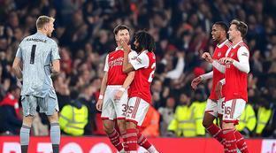 何融入球队 何融入球队